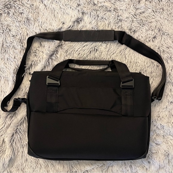 Kathmandu 22L Travel Crossbody Laptop Bag - Picture 2 of 5